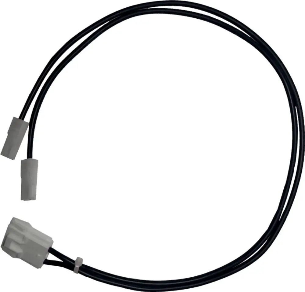Schwarzes Spulenkabel mit drei Anschlüssen, genutzt in Wolf-Produkten wie dem BWL-1S-10/14. Zeigt zwei einzelne und einen größeren Stecker.